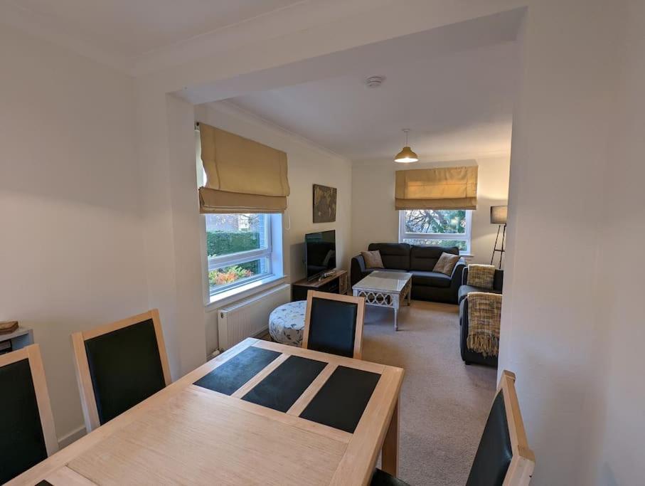 Two Bedroom Flat In Bridge Of Allan, Stirling Esterno foto