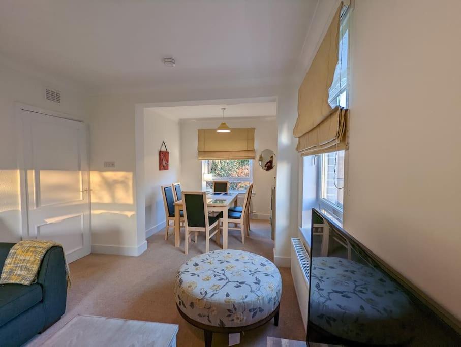 Two Bedroom Flat In Bridge Of Allan, Stirling Esterno foto