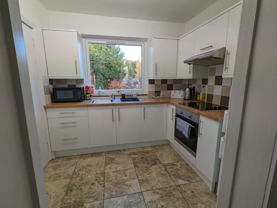Two Bedroom Flat In Bridge Of Allan, Stirling Esterno foto